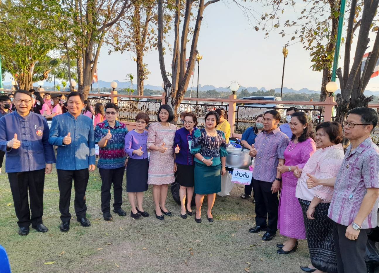 พช.นครพนม ร่วมกิจกรรม “กินข้าวกับผู้ว่า ปรับทุกข์ผูกมิตร” ประจำปี 2566