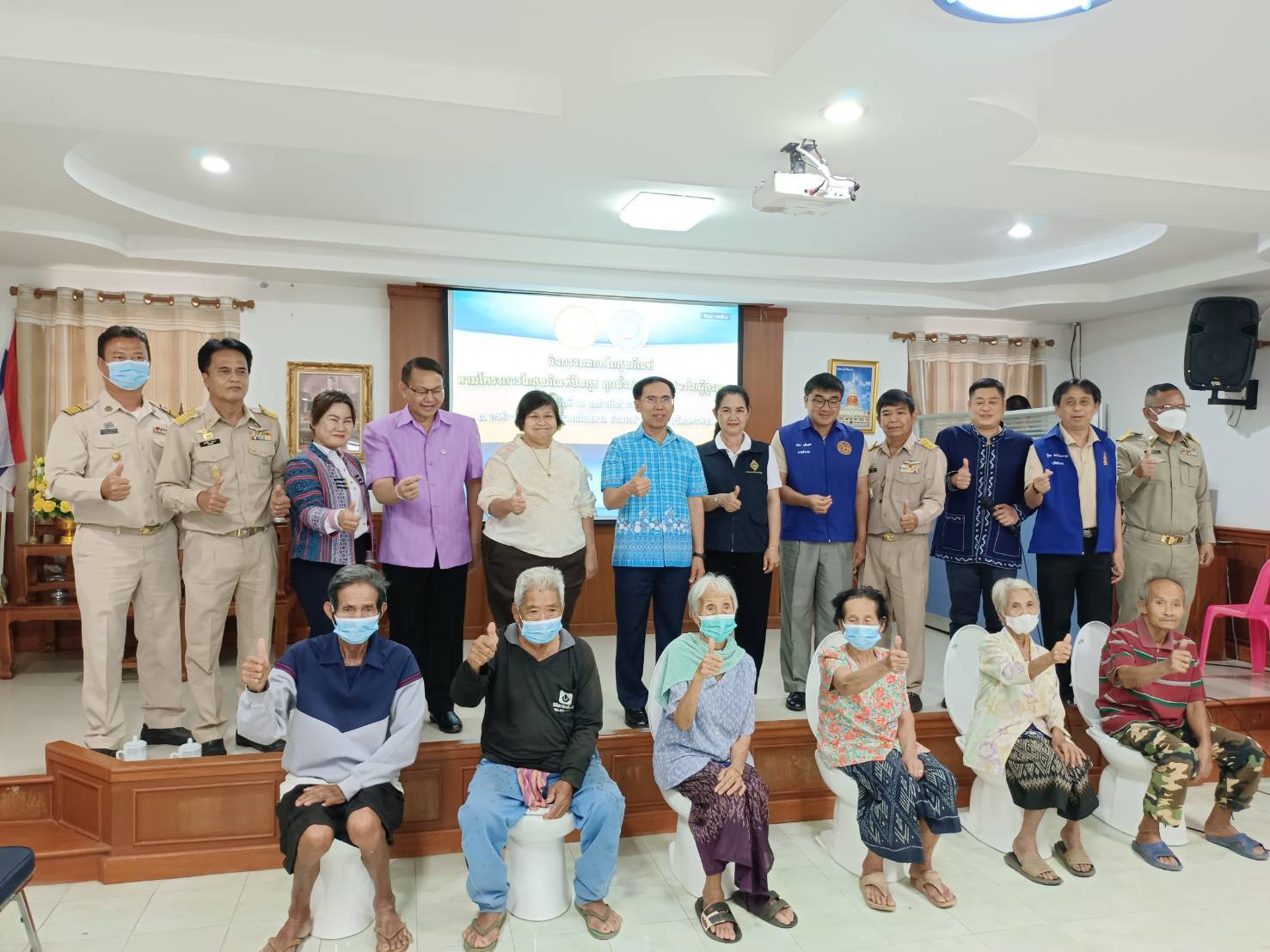 จังหวัดนครพนม จัดกิจกรรมมอบโถสุขภัณฑ์ตามโครงการโถสุขภัณฑ์ปันสุขลุกนั่งปลอดภัย ห่วงใยผู้สูงอายุ พื้นที่อำเภอท่าอุเทน และอำเภอโพนสวรรค์