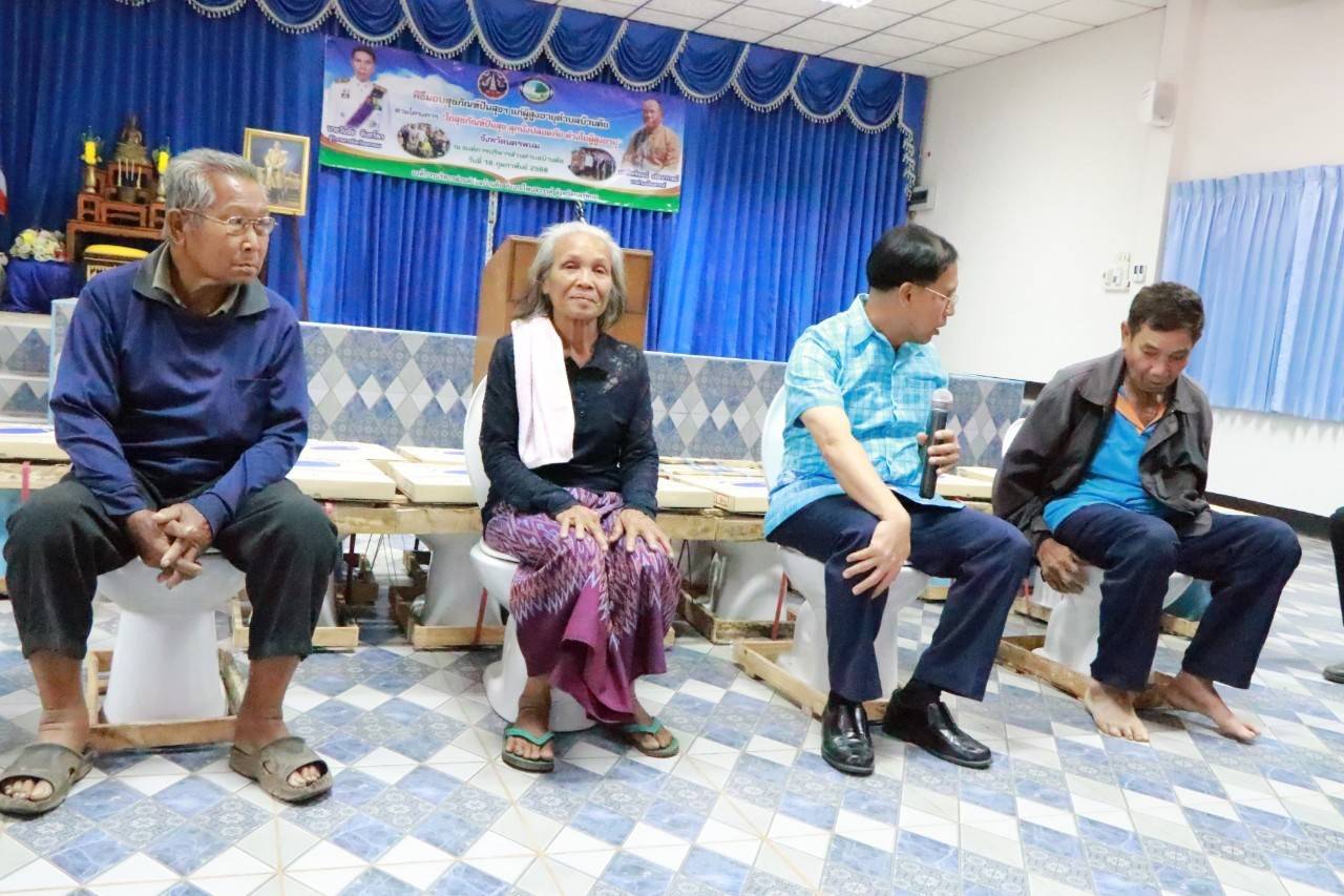 จังหวัดนครพนม จัดกิจกรรมมอบโถสุขภัณฑ์ตามโครงการโถสุขภัณฑ์ปันสุขลุกนั่งปลอดภัย ห่วงใยผู้สูงอายุ พื้นที่อำเภอท่าอุเทน และอำเภอโพนสวรรค์