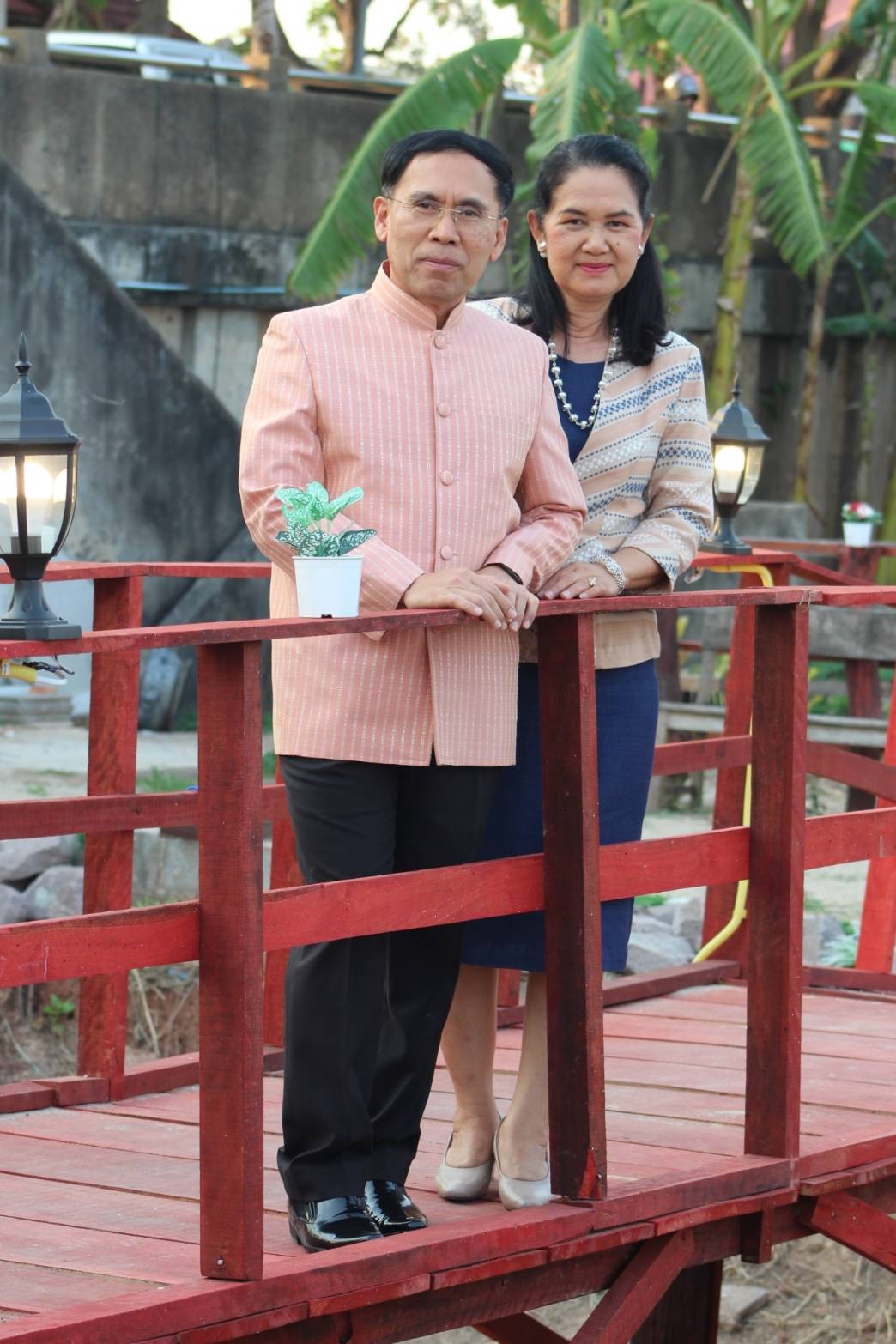 ผู้ว่าฯ วันชัย พาสวมใส่ผ้าไทย ในการประชาสัมพันธ์การดำเนินงาน “ผ้าไทยใส่ให้สนุก” ตามพระดำริสมเด็จพระเจ้าลูกเธอ เจ้าฟ้าสิริวัณณวรี นารีรัตนราชกัญญา และมาตรการส่งเสริมและสนับสนุนการใช้และสวมใส่ผ้าไทย