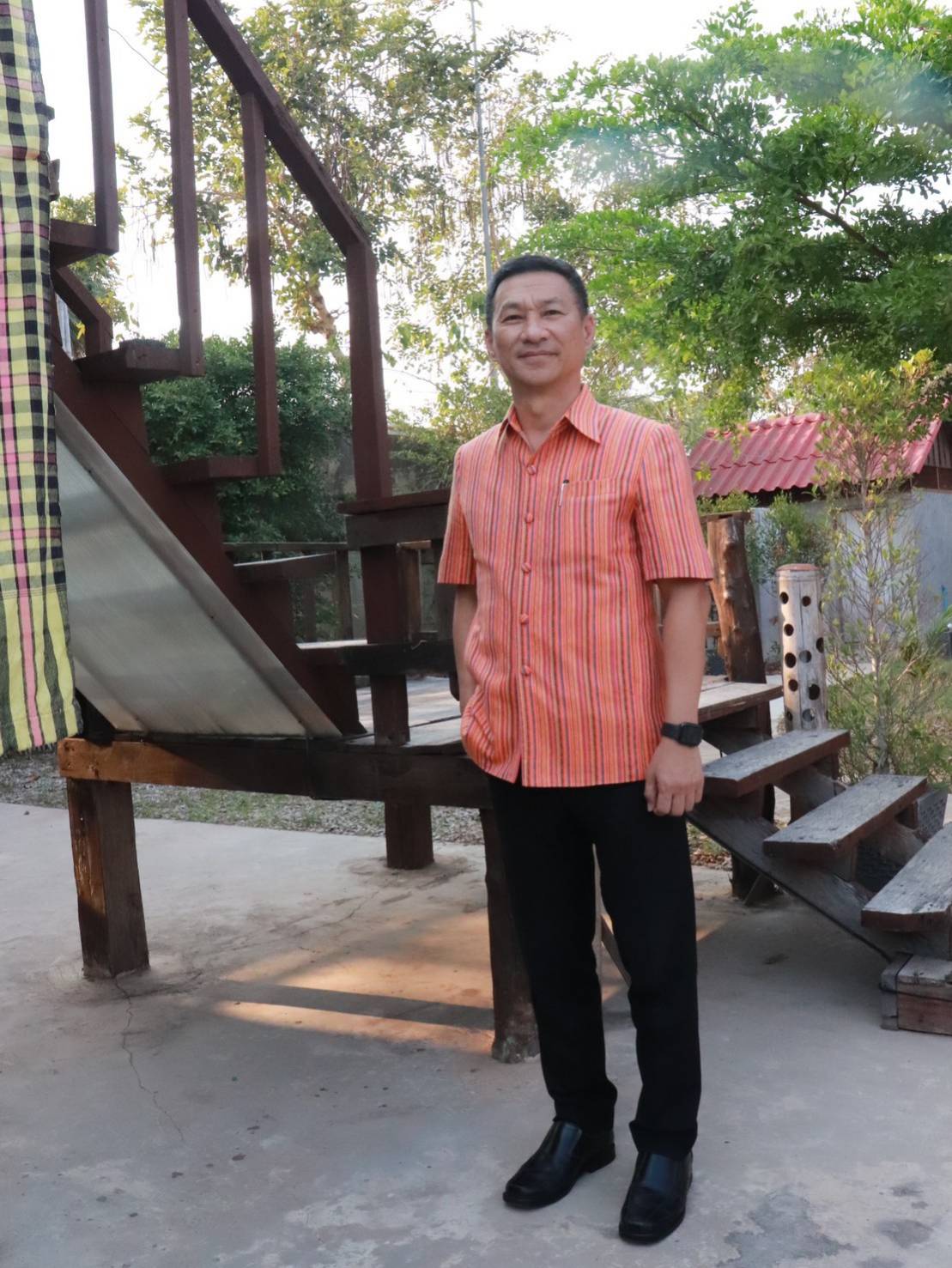 ผู้ว่าฯ วันชัย พาสวมใส่ผ้าไทย ในการประชาสัมพันธ์การดำเนินงาน “ผ้าไทยใส่ให้สนุก” ตามพระดำริสมเด็จพระเจ้าลูกเธอ เจ้าฟ้าสิริวัณณวรี นารีรัตนราชกัญญา และมาตรการส่งเสริมและสนับสนุนการใช้และสวมใส่ผ้าไทย