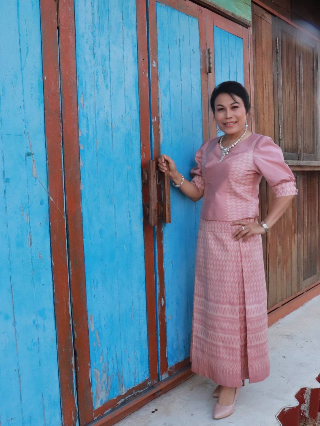 ผู้ว่าฯ วันชัย พาสวมใส่ผ้าไทย ในการประชาสัมพันธ์การดำเนินงาน “ผ้าไทยใส่ให้สนุก” ตามพระดำริสมเด็จพระเจ้าลูกเธอ เจ้าฟ้าสิริวัณณวรี นารีรัตนราชกัญญา และมาตรการส่งเสริมและสนับสนุนการใช้และสวมใส่ผ้าไทย