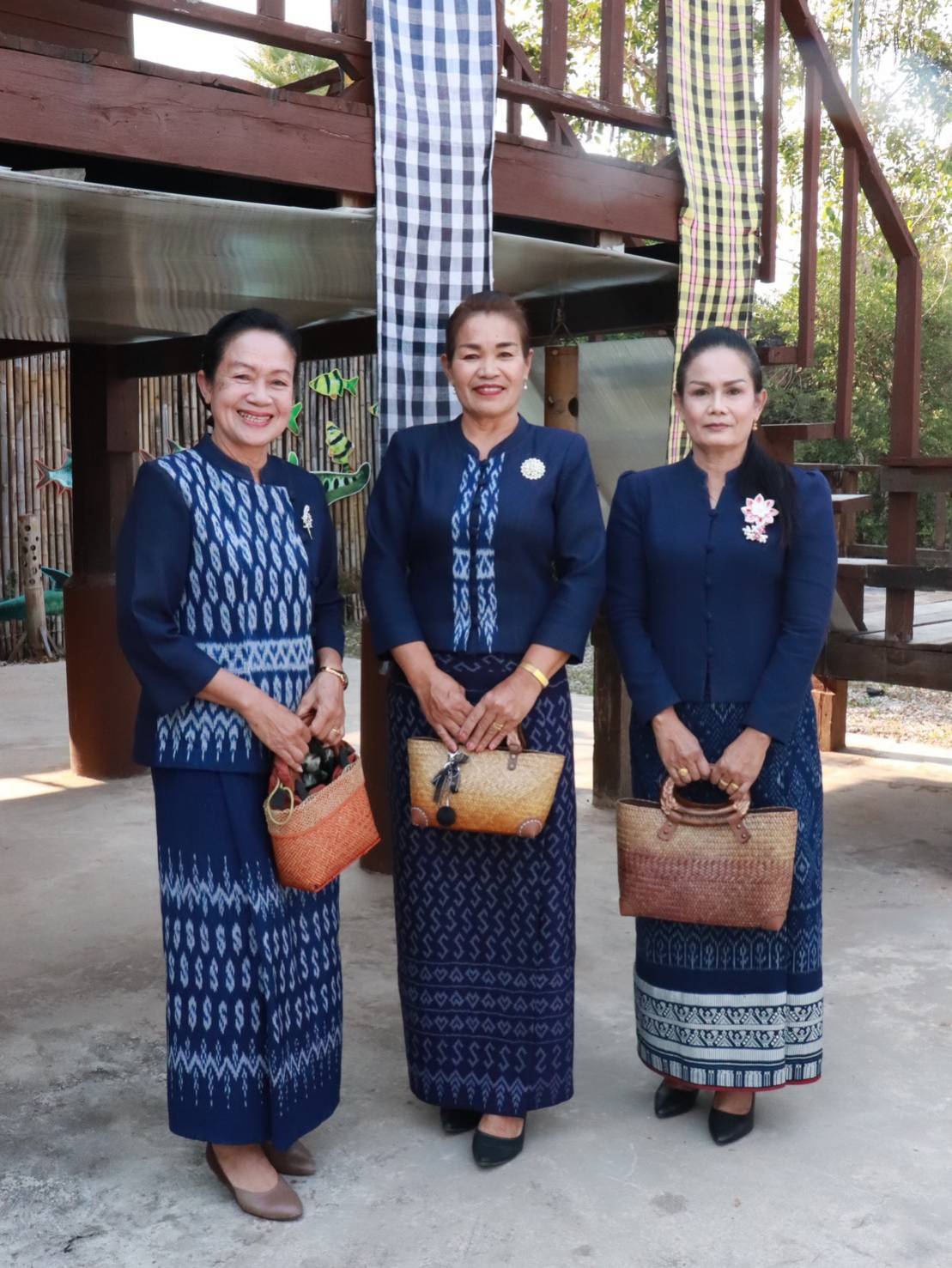ผู้ว่าฯ วันชัย พาสวมใส่ผ้าไทย ในการประชาสัมพันธ์การดำเนินงาน “ผ้าไทยใส่ให้สนุก” ตามพระดำริสมเด็จพระเจ้าลูกเธอ เจ้าฟ้าสิริวัณณวรี นารีรัตนราชกัญญา และมาตรการส่งเสริมและสนับสนุนการใช้และสวมใส่ผ้าไทย