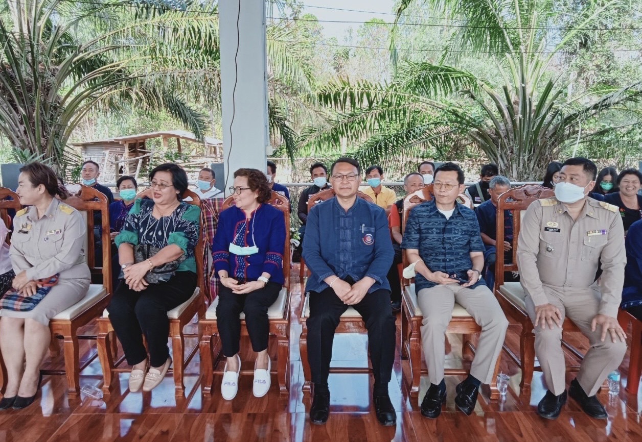 จังหวัดนครพนม จัดกิจกรรมมอบโถสุขภัณฑ์ตามโครงการโถสุขภัณฑ์ปันสุขลุกนั่งปลอดภัย ห่วงใยผู้สูงอายุ พื้นที่อำเภอธาตุพนม และอำเภอเรณูนคร