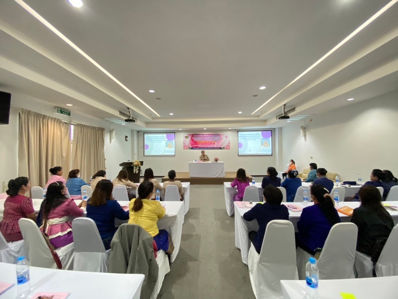 นครพนม ติวเข้ม คณะทำงานขับเคลื่อนกองทุนพัฒนาบทบาทสตรีระดับจังหวัด เพื่อเพิ่มประสิทธิภาพการปฏิบัติงาน