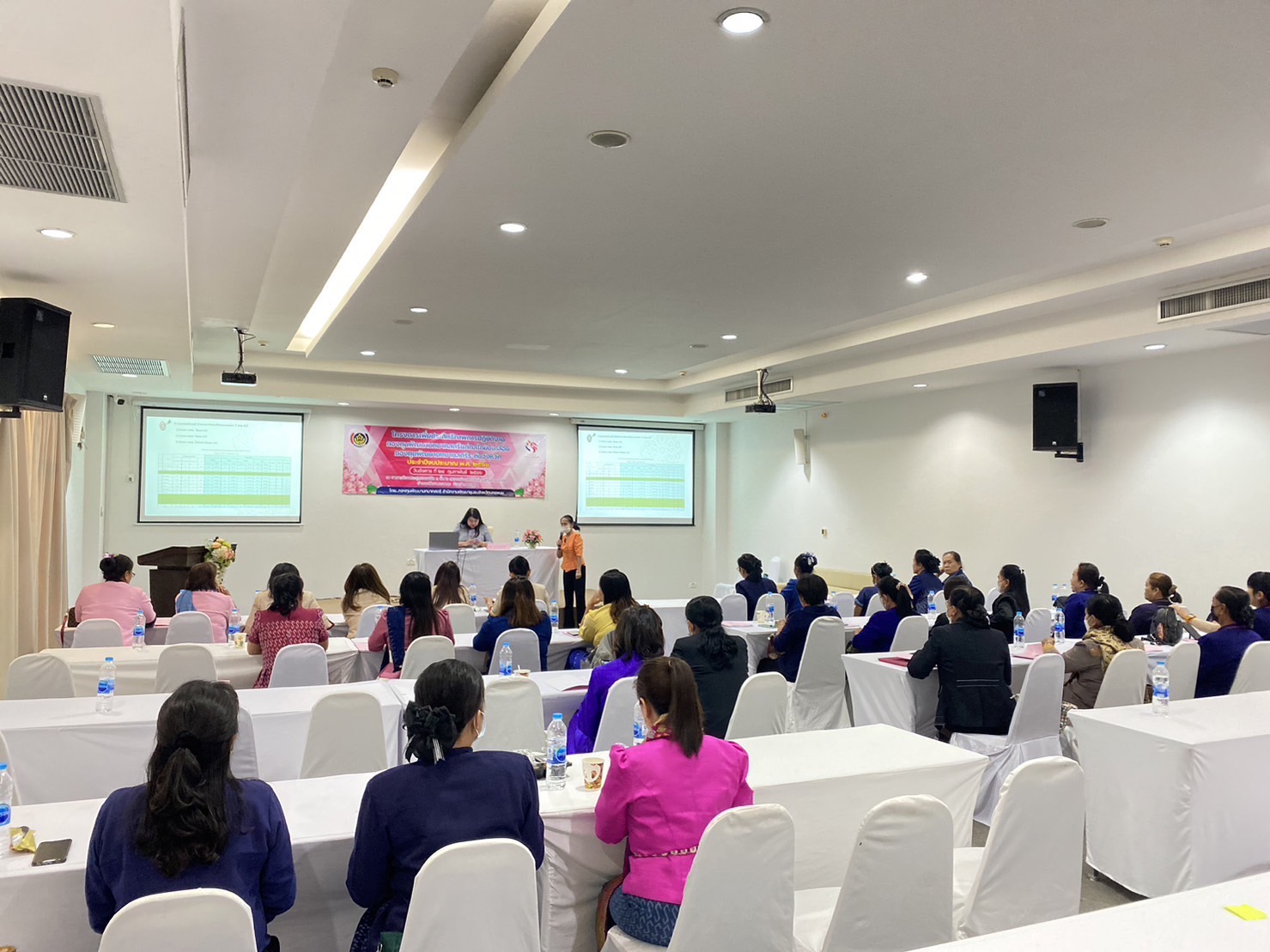 นครพนม ติวเข้ม คณะทำงานขับเคลื่อนกองทุนพัฒนาบทบาทสตรีระดับจังหวัด เพื่อเพิ่มประสิทธิภาพการปฏิบัติงาน