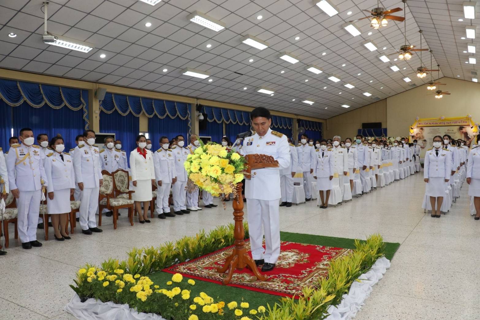 จ.นครพนม ประกอบพิธีวางพานพุ่มดอกไม้ถวายราชสักการะ เนื่องในวันมาตรฐานฝีมือแรงงานแห่งชาติ ประจำปี 2566