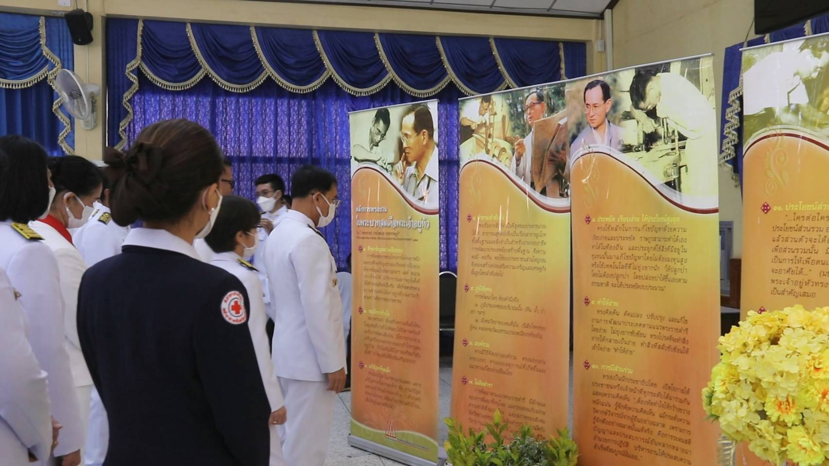 จ.นครพนม ประกอบพิธีวางพานพุ่มดอกไม้ถวายราชสักการะ เนื่องในวันมาตรฐานฝีมือแรงงานแห่งชาติ ประจำปี 2566
