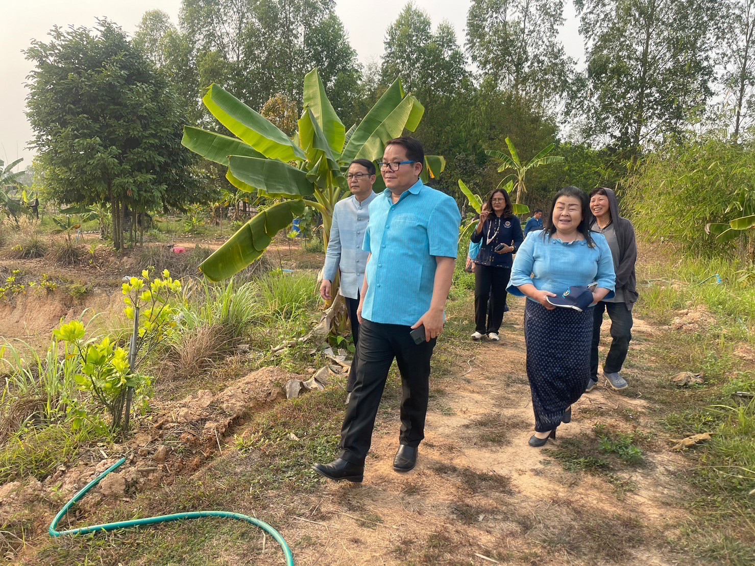 รองผู้ว่าราชการจังหวัดนครพนม ติดตามการดำเนินงานโครงการพัฒนาพื้นที่ต้นแบบการพัฒนาคุณภาพชีวิตตามหลักทฤษฎีใหม่ ประยุกต์สู่ “โคก หนอง นา โมเดล”ครัวเรือนนางพรทิพย์ บุญตา