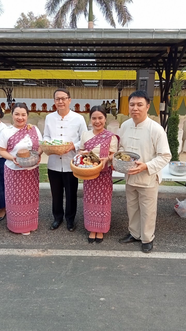พช.นครพนม ร่วมทำบุญตักบาตรพระสงฆ์ 39 รูป ในพิธีบวงสรวง สมโภช ‘พระศรีศากยะทศพลญาณ’