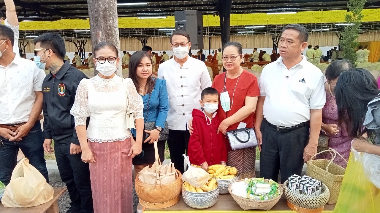 พช.นครพนม ร่วมทำบุญตักบาตรพระสงฆ์ 39 รูป ในพิธีบวงสรวง สมโภช ‘พระศรีศากยะทศพลญาณ’