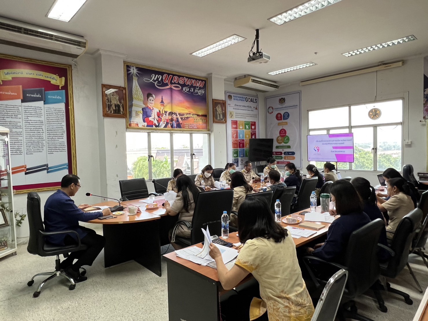 นครพนม ประชุมชี้แจงแนวทางการบริหารจัดการหนี้กองทุนพัฒนาบทบาทสตรี