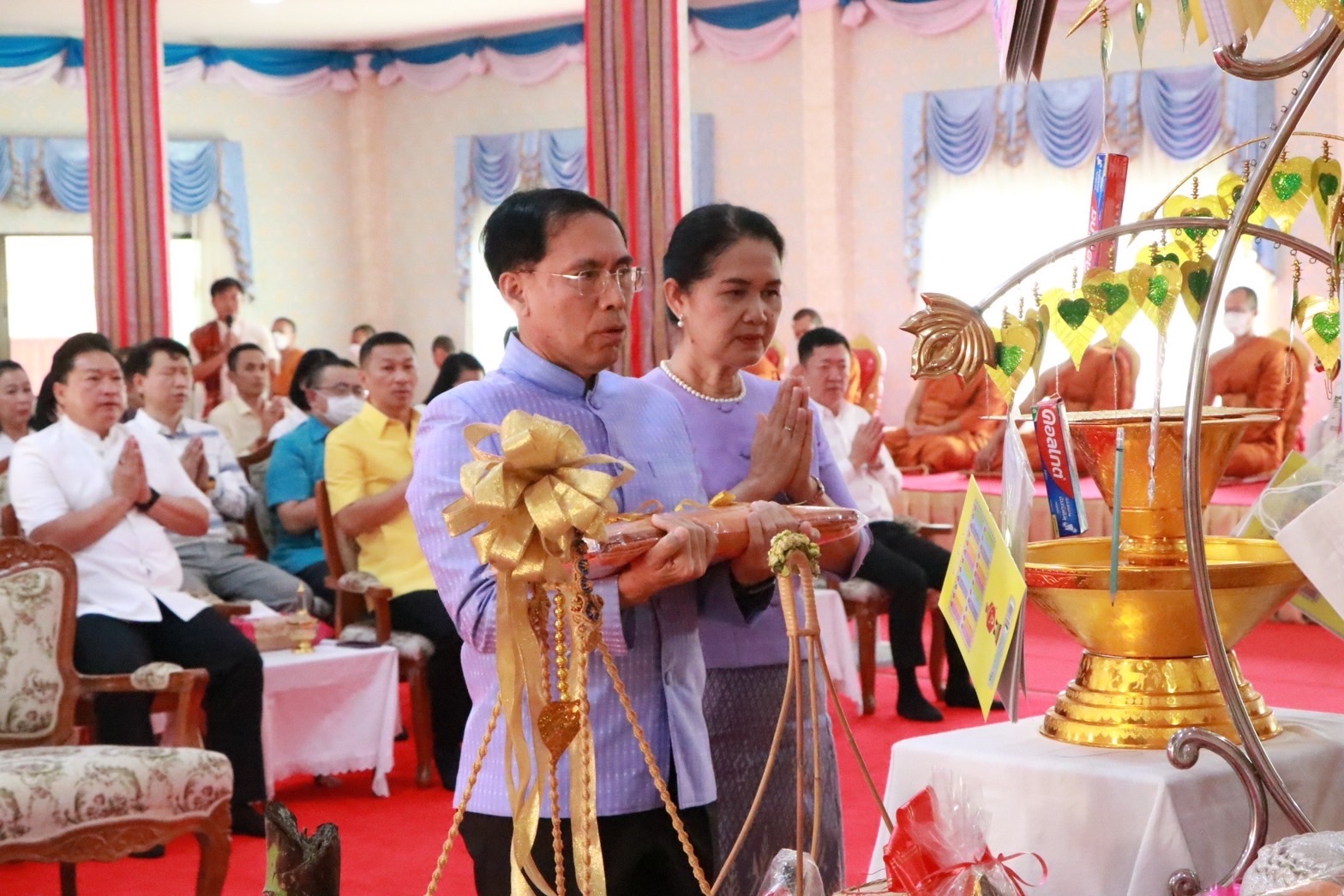 พช.นครพนม ร่วมทอดผ้าป่าสามัคคีเพื่อสมทบซื้อวัสดุอุปกรณ์สร้าง “พระธาตุแสงนคร”