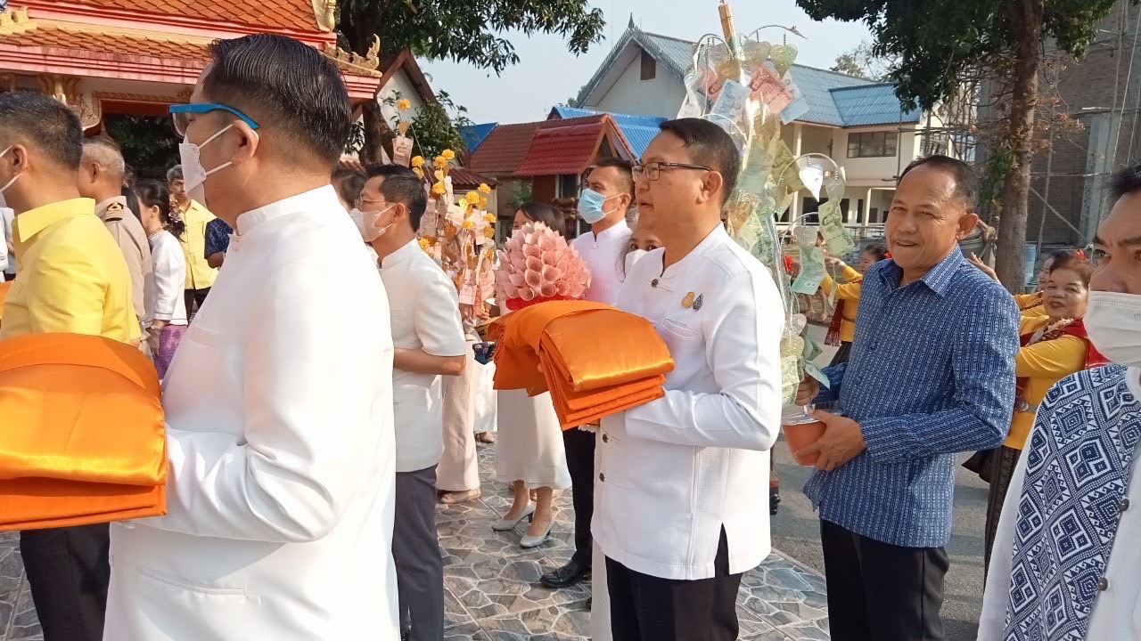 พช.นครพนม ร่วมทอดผ้าป่าสามัคคีเพื่อสมทบซื้อวัสดุอุปกรณ์สร้าง “พระธาตุแสงนคร”