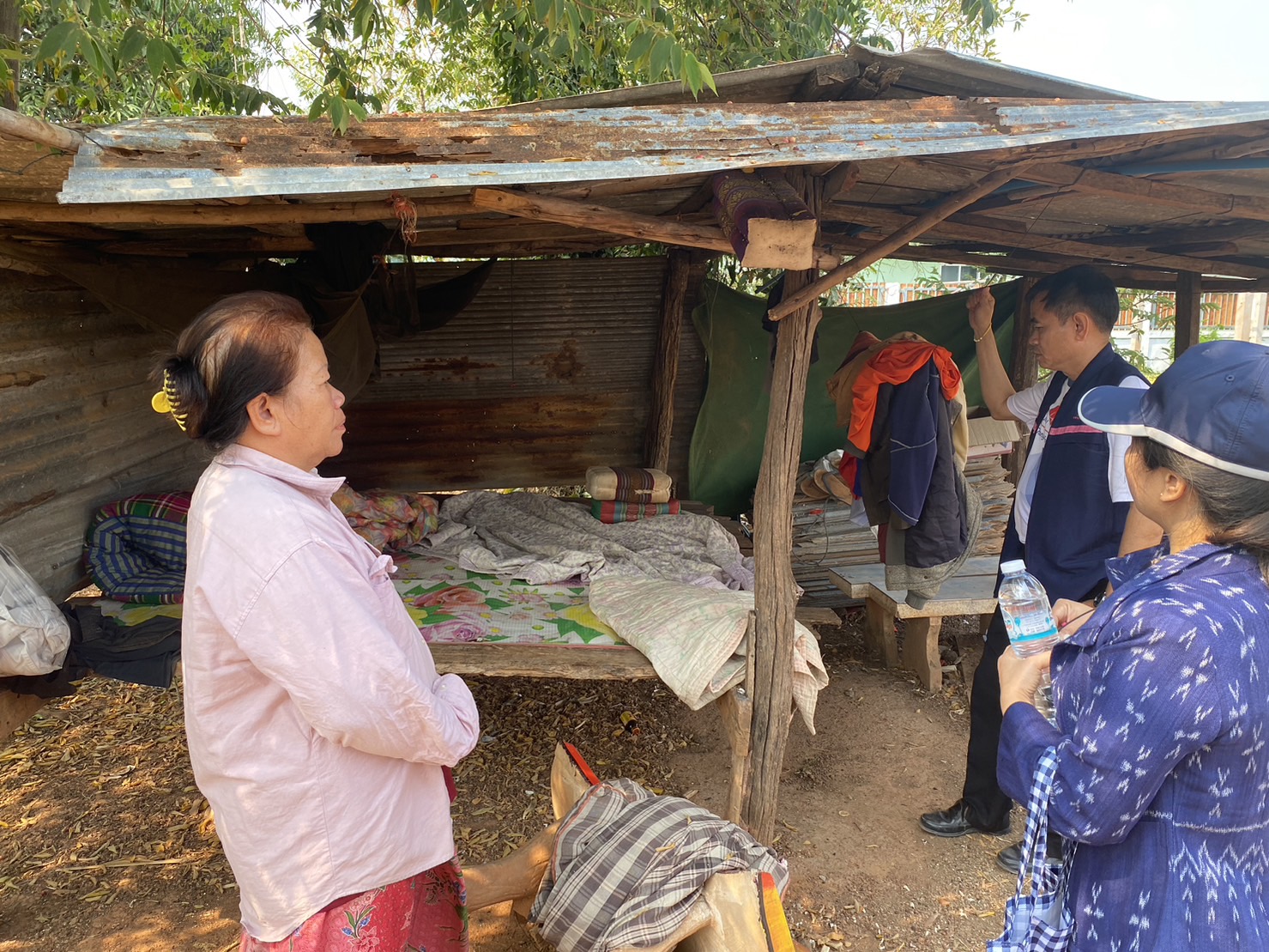 พช.นครพนม ลงพื้นที่สำรวจข้อมูลครัวเรือนประสบปัญหาด้านความเป็นอยู่ เพื่อเสนอรายชื่อขอรับการสนับสนุนซ่อมแซมบ้านภายใต้โครงการบ้านห่วงใยจากใจ GLO ประจำปี 2566 (ครั้งที่ 2)