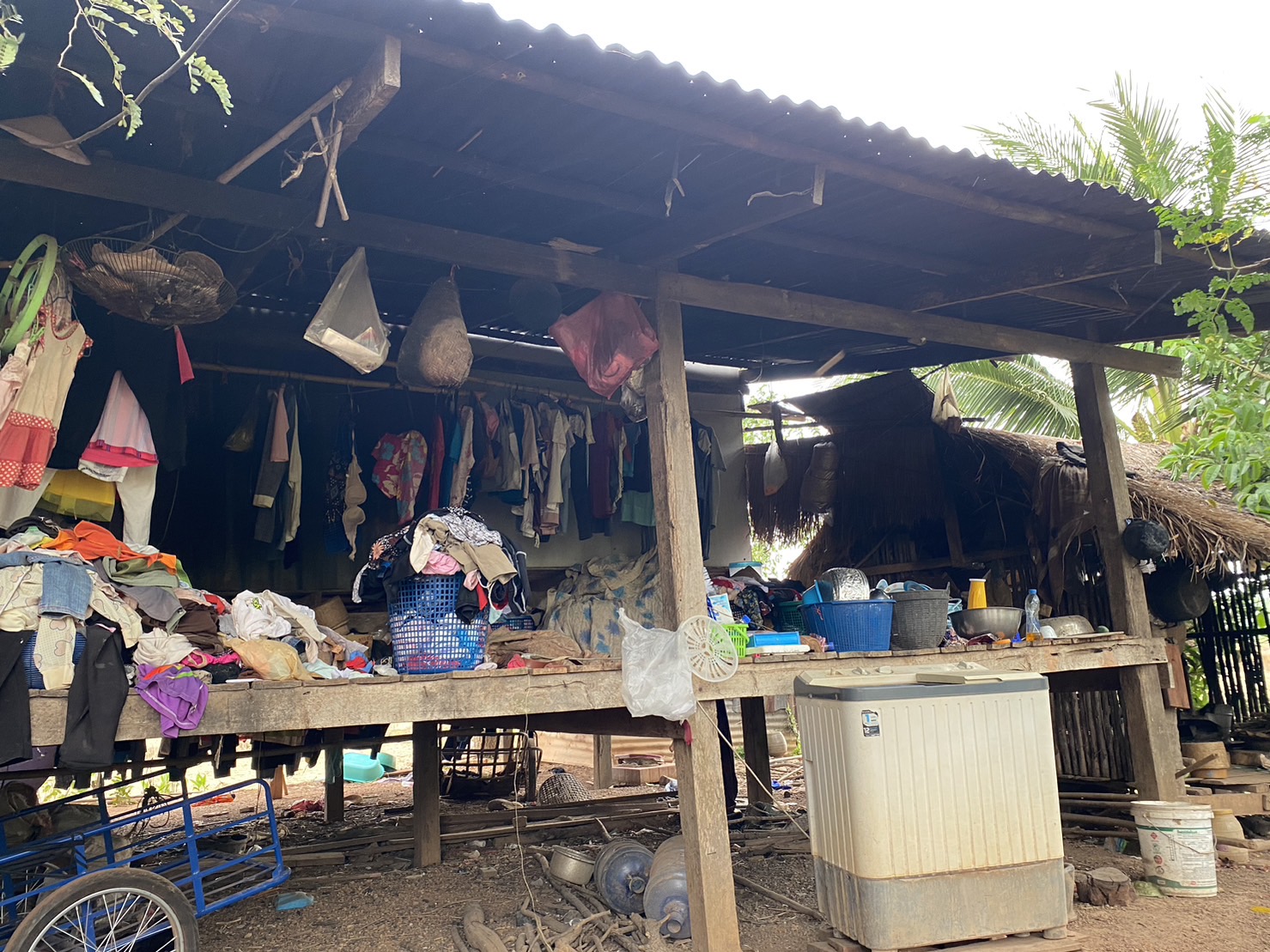 พช.นครพนม ลงพื้นที่สำรวจข้อมูลครัวเรือนประสบปัญหาด้านความเป็นอยู่ เพื่อเสนอรายชื่อขอรับการสนับสนุนซ่อมแซมบ้านภายใต้โครงการบ้านห่วงใยจากใจ GLO ประจำปี 2566 (ครั้งที่ 2)