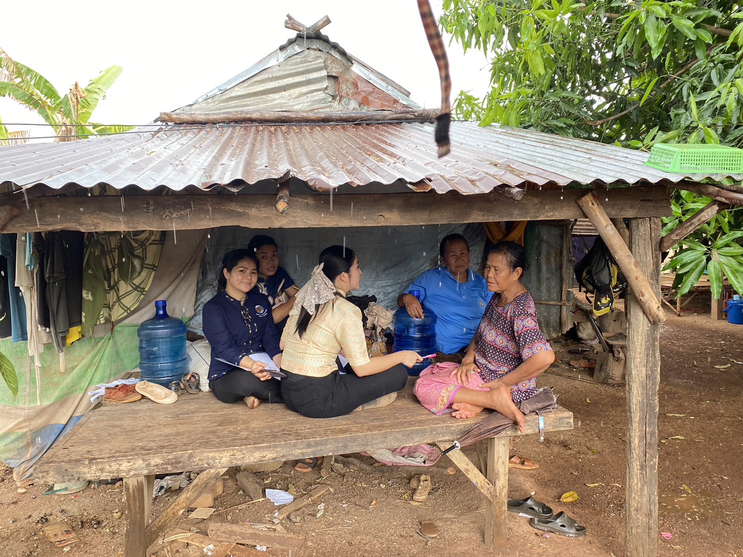 พช.นครพนม ลงพื้นที่สำรวจข้อมูลครัวเรือนประสบปัญหาด้านความเป็นอยู่ เพื่อเสนอรายชื่อขอรับการสนับสนุนซ่อมแซมบ้านภายใต้โครงการบ้านห่วงใยจากใจ GLO ประจำปี 2566 (ครั้งที่ 2)