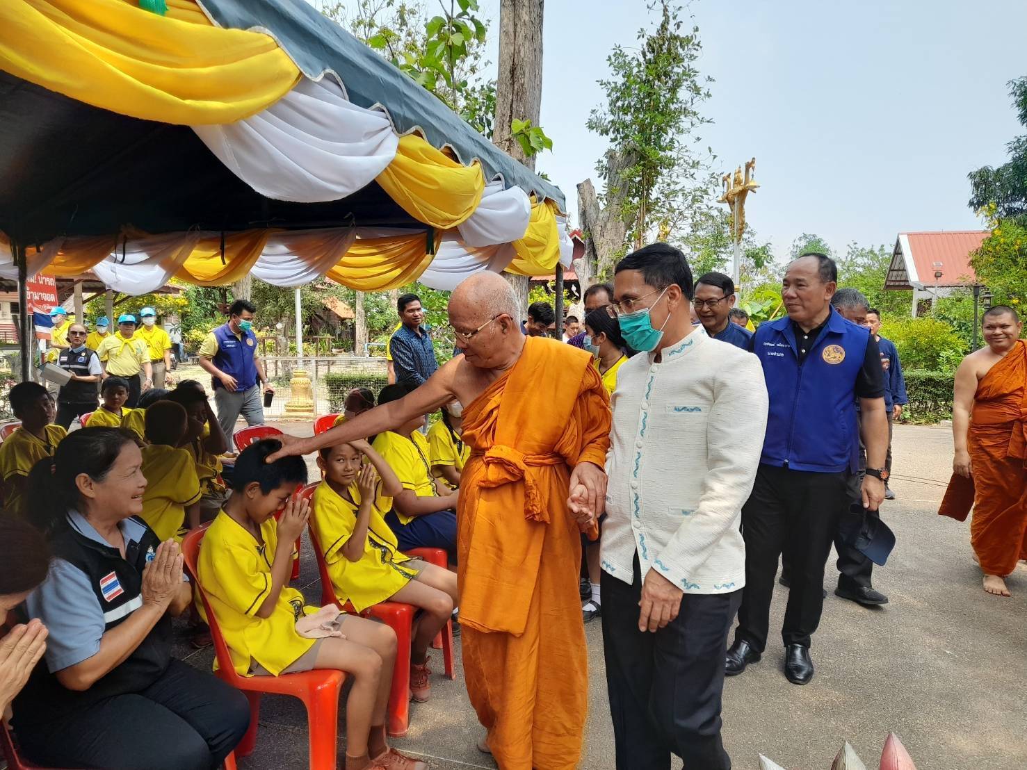 นครพนม พร้อมใจจัดกิจกรรม “Kick off โครงการวัด ประชา รัฐ สร้างสุข จังหวัดนครพนม” สนองนโยบาย กระทรวงมหาดไทย
