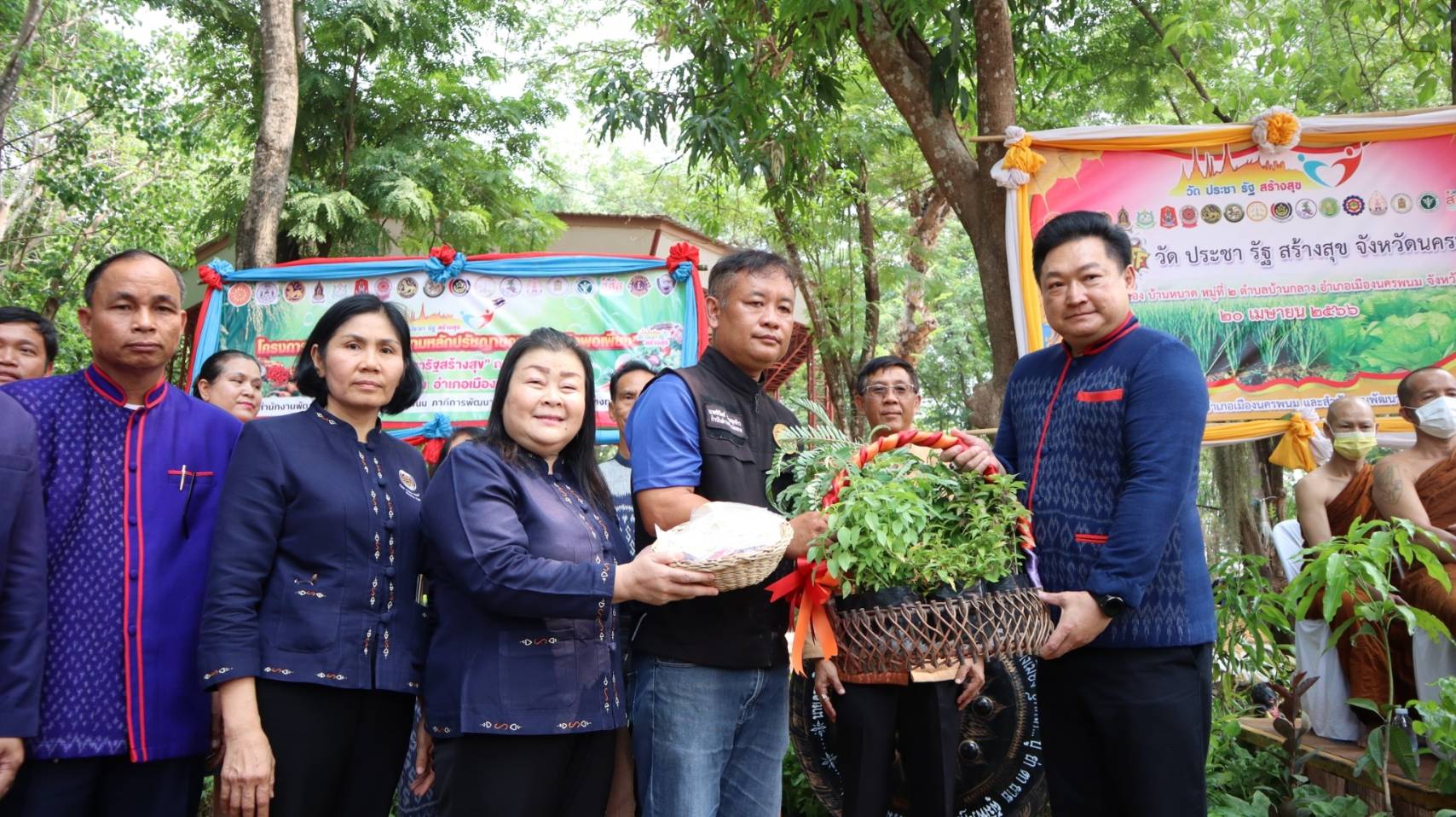 นครพนม พร้อมใจจัดกิจกรรม “Kick off โครงการวัด ประชา รัฐ สร้างสุข จังหวัดนครพนม” สนองนโยบาย กระทรวงมหาดไทย