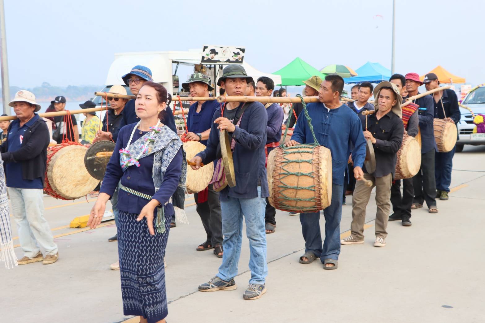 นครพนม จัดงานประเพณีสงกรานต์ และกิจกรรมส่งเสริมเทศกาลอาหารถิ่นไทนคร 9 ชนเผ่า 2 เชื้อชาติ ประจำปี 2566 “สนุกเต็มที่ และยังอิ่มบุญ อิ่มท้อง นครพนมบ้านเฮา”