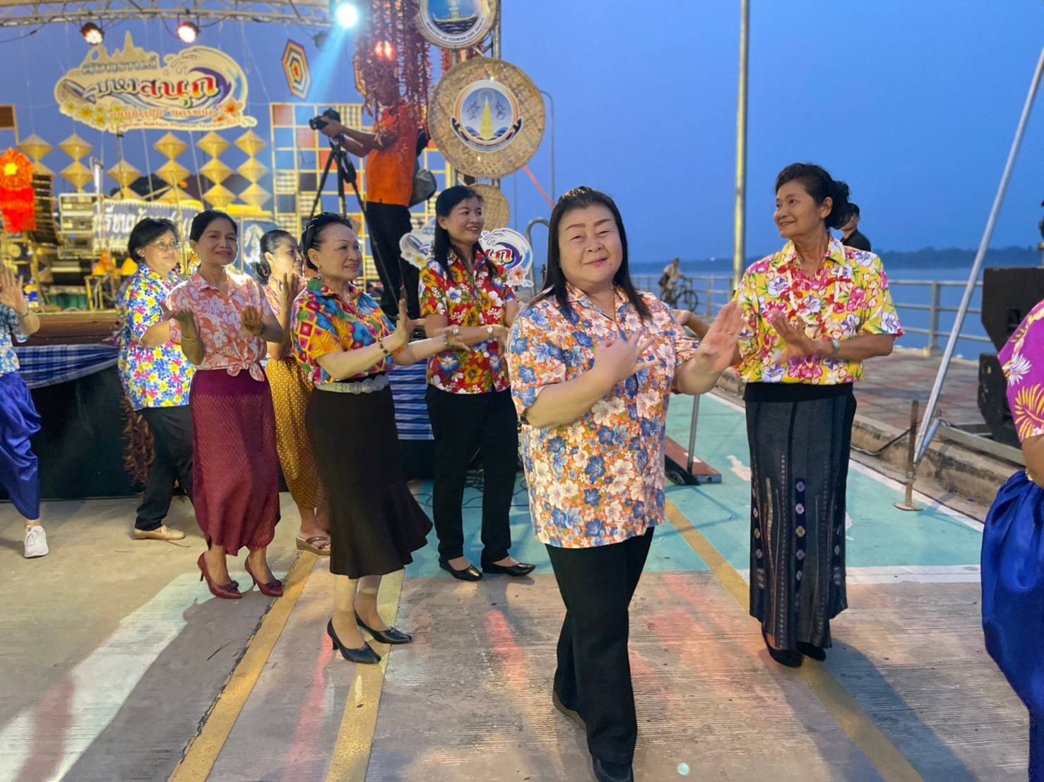นครพนม จัดงานประเพณีสงกรานต์ และกิจกรรมส่งเสริมเทศกาลอาหารถิ่นไทนคร 9 ชนเผ่า 2 เชื้อชาติ ประจำปี 2566 “สนุกเต็มที่ และยังอิ่มบุญ อิ่มท้อง นครพนมบ้านเฮา”