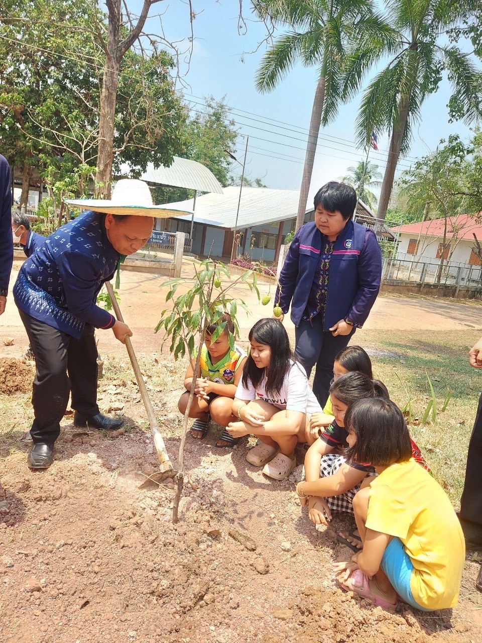 ผู้ตรวจราชการกรมการพัฒนาชุมชน เขตตรวจราชการที่ 11 ลงพื้นที่ติดตามผลการปฏิบัติราชการ อำเภอเรณูนคร จังหวัดนครพนม