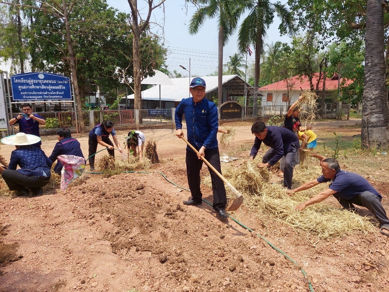 ผู้ตรวจราชการกรมการพัฒนาชุมชน เขตตรวจราชการที่ 11 ลงพื้นที่ติดตามผลการปฏิบัติราชการ อำเภอเรณูนคร จังหวัดนครพนม