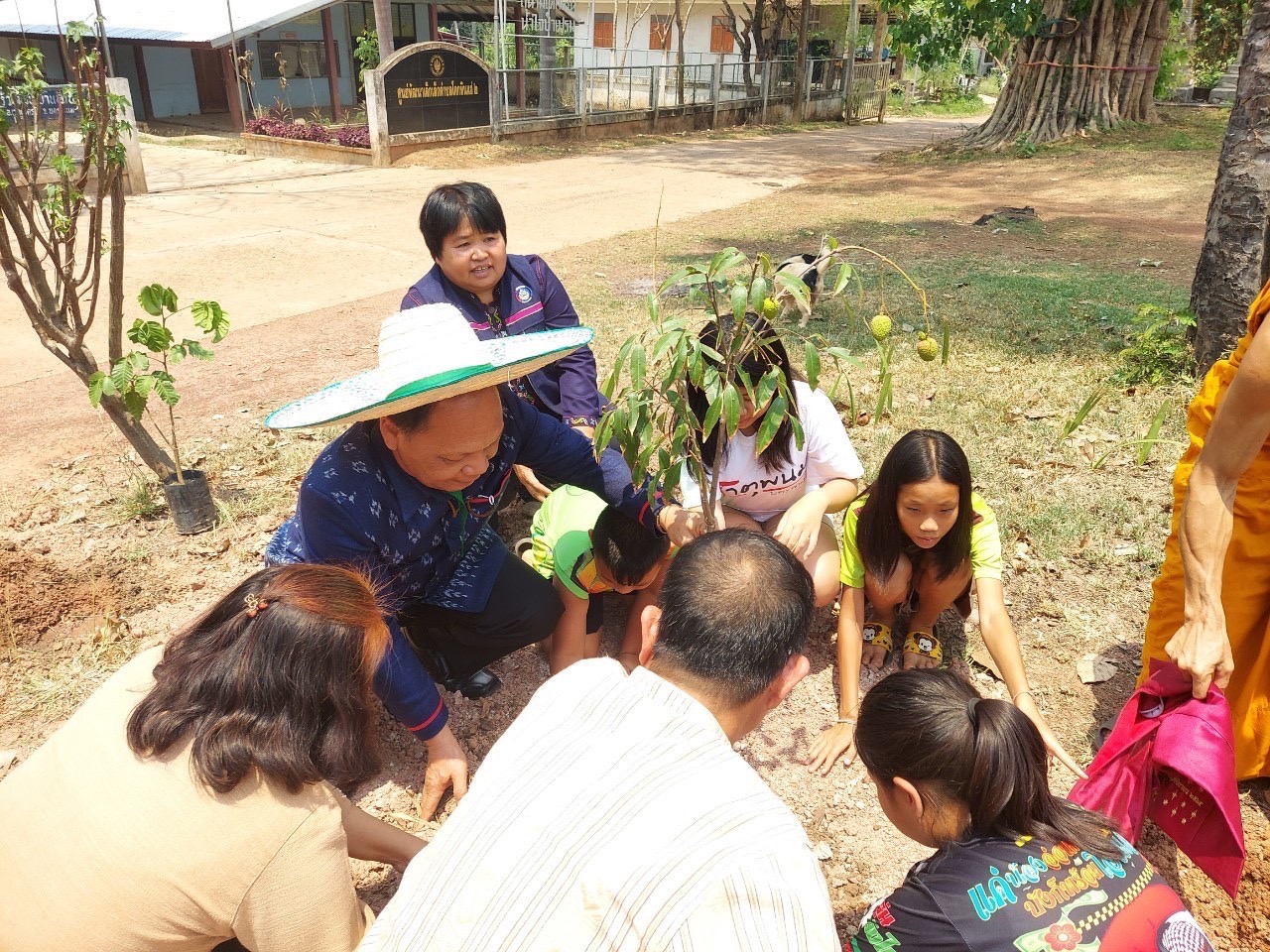ผู้ตรวจราชการกรมการพัฒนาชุมชน เขตตรวจราชการที่ 11 ลงพื้นที่ติดตามผลการปฏิบัติราชการ อำเภอเรณูนคร จังหวัดนครพนม