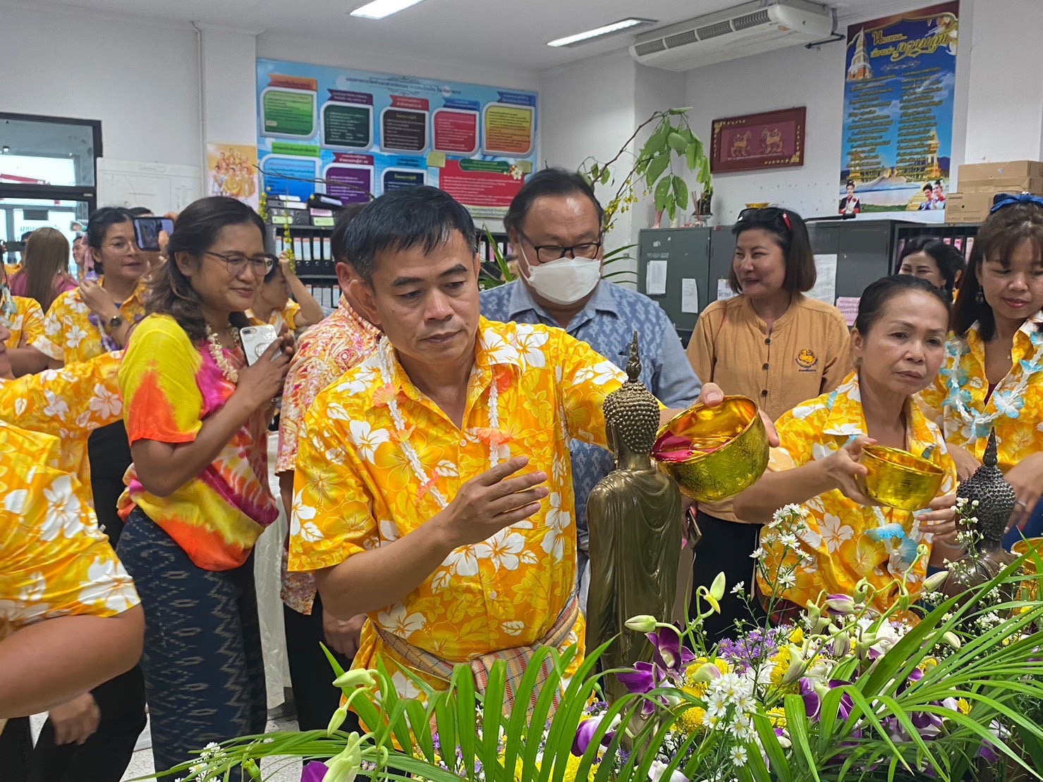 พช.นครพนม จัดกิจกรรม “รดน้ำดำหัวขอพรผู้อาวุโส เนื่องในเทศกาลสงกรานต์ ปี 2566” เพื่อเป็นสิริมงคลและสืบสานประเพณีวัฒนธรรมอันดีงาม