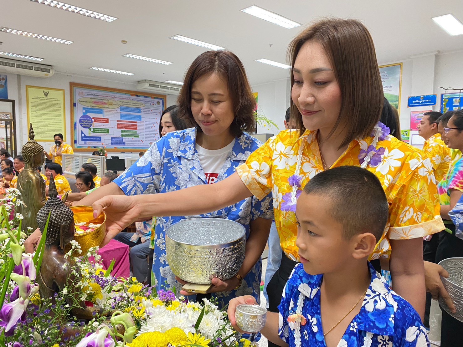 พช.นครพนม จัดกิจกรรม “รดน้ำดำหัวขอพรผู้อาวุโส เนื่องในเทศกาลสงกรานต์ ปี 2566” เพื่อเป็นสิริมงคลและสืบสานประเพณีวัฒนธรรมอันดีงาม
