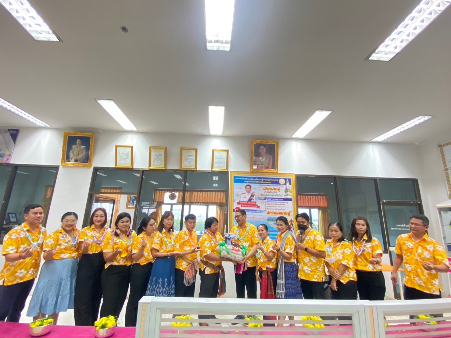 พช.นครพนม จัดกิจกรรม “รดน้ำดำหัวขอพรผู้อาวุโส เนื่องในเทศกาลสงกรานต์ ปี 2566” เพื่อเป็นสิริมงคลและสืบสานประเพณีวัฒนธรรมอันดีงาม