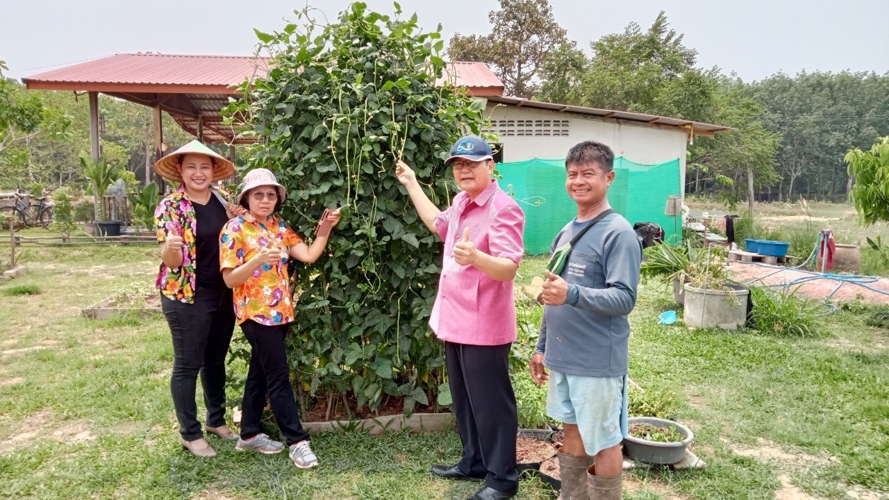 พช.นครพนม ติดตามความก้าวหน้าการพัฒนาศูนย์เรียนรู้ทฤษฎีใหม่ รูปแบบ “โคก หนอง นา พช.”