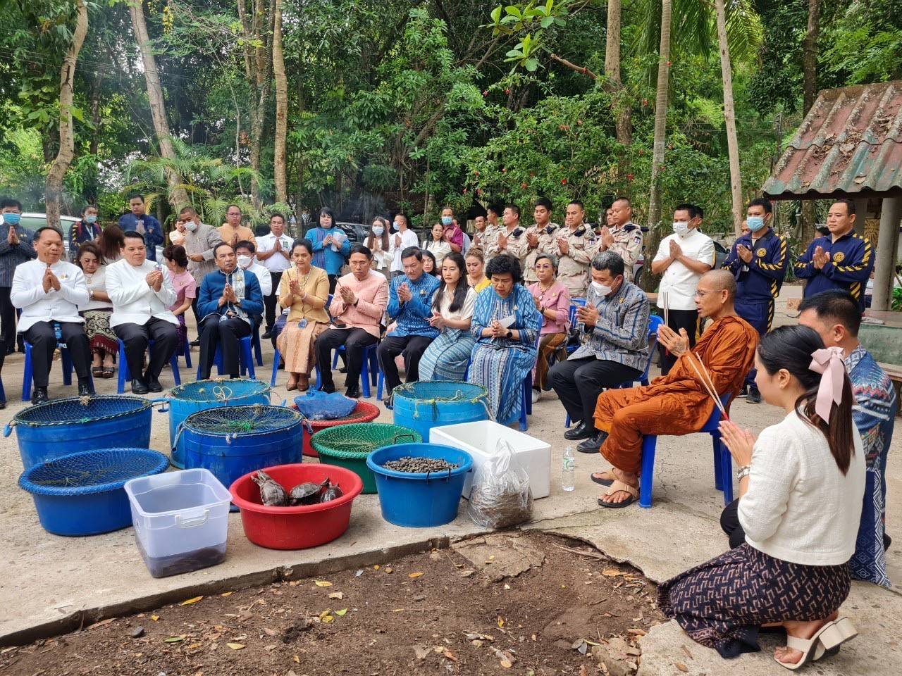 ปลัดกระทรวงมหาดไทย ทำบุญตักบาตร ถวายภัตตาหาร และประกอบพิธีถวายกุฏิขันติกโรอนุสรณ์ เสนาสนะที่พักอาศัย ของหลวงปู่อ่อนศรี ขันติกโร