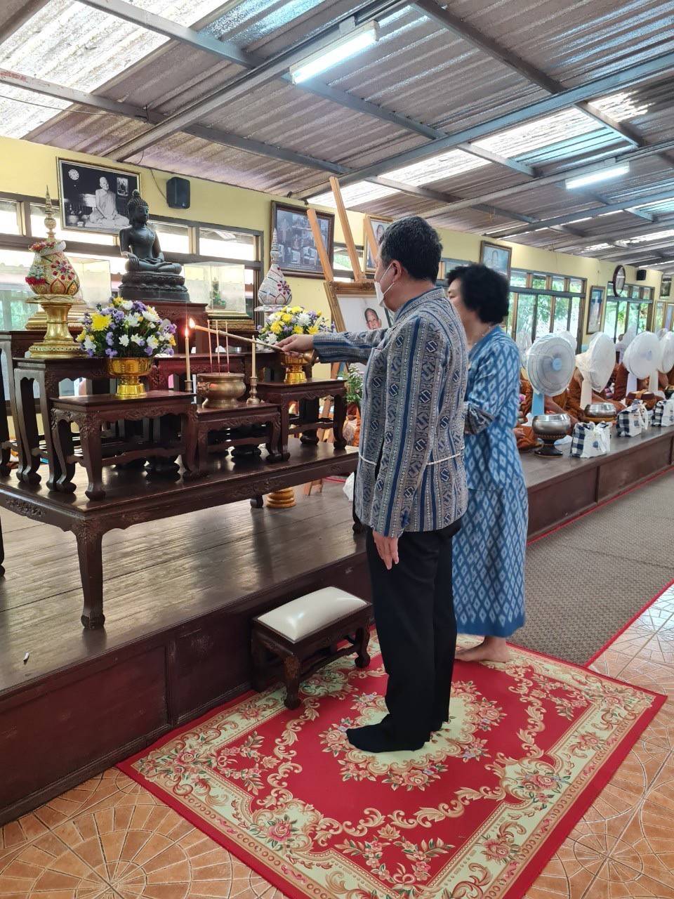 ปลัดกระทรวงมหาดไทย ทำบุญตักบาตร ถวายภัตตาหาร และประกอบพิธีถวายกุฏิขันติกโรอนุสรณ์ เสนาสนะที่พักอาศัย ของหลวงปู่อ่อนศรี ขันติกโร