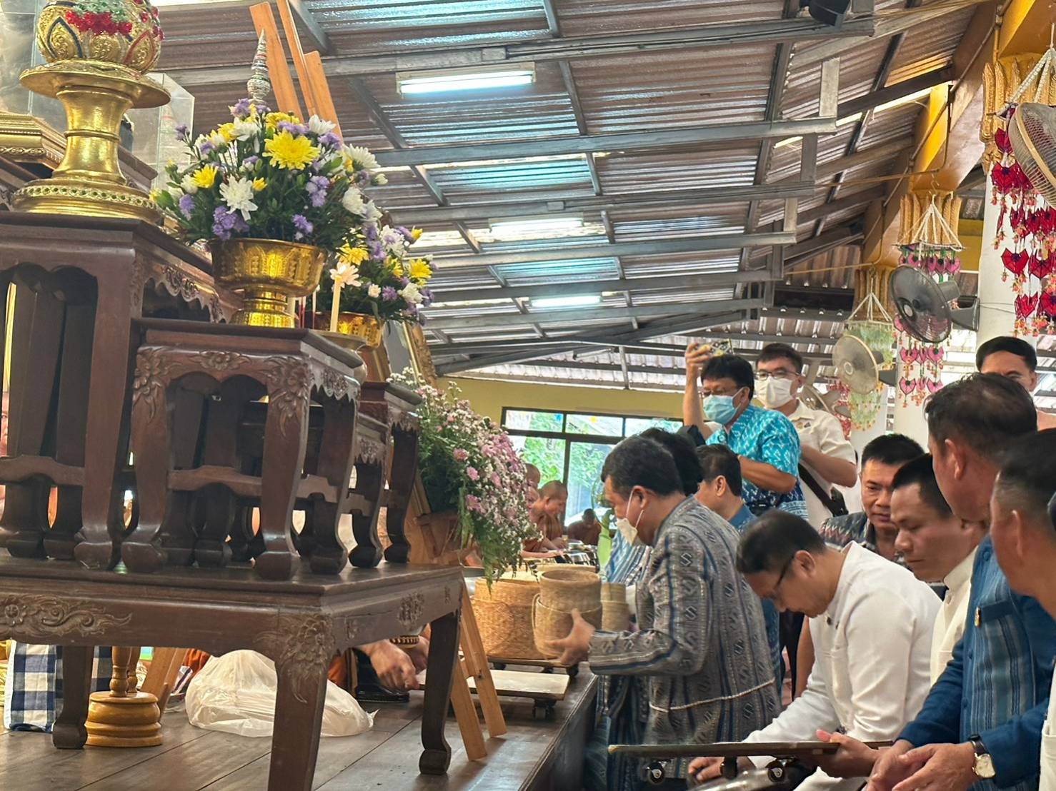 ปลัดกระทรวงมหาดไทย ทำบุญตักบาตร ถวายภัตตาหาร และประกอบพิธีถวายกุฏิขันติกโรอนุสรณ์ เสนาสนะที่พักอาศัย ของหลวงปู่อ่อนศรี ขันติกโร