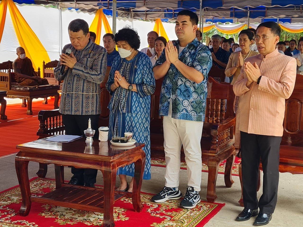 ปลัดกระทรวงมหาดไทย ทำบุญตักบาตร ถวายภัตตาหาร และประกอบพิธีถวายกุฏิขันติกโรอนุสรณ์ เสนาสนะที่พักอาศัย ของหลวงปู่อ่อนศรี ขันติกโร