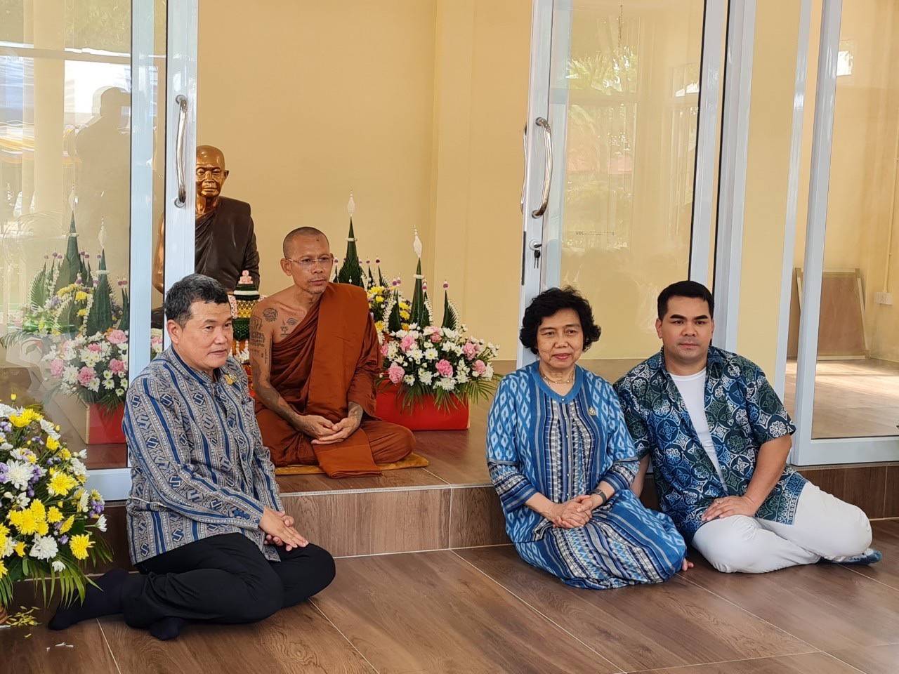 ปลัดกระทรวงมหาดไทย ทำบุญตักบาตร ถวายภัตตาหาร และประกอบพิธีถวายกุฏิขันติกโรอนุสรณ์ เสนาสนะที่พักอาศัย ของหลวงปู่อ่อนศรี ขันติกโร