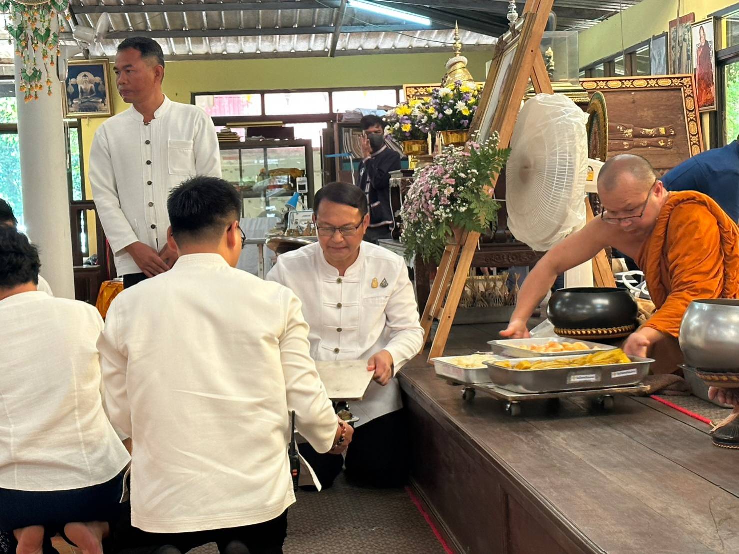 ปลัดกระทรวงมหาดไทย ทำบุญตักบาตร ถวายภัตตาหาร และประกอบพิธีถวายกุฏิขันติกโรอนุสรณ์ เสนาสนะที่พักอาศัย ของหลวงปู่อ่อนศรี ขันติกโร