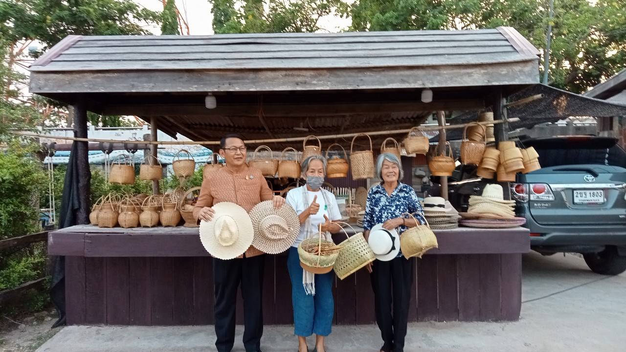 นครพนม คึกคักตลาดถนนคนเดินสวรรค์ชายโขง หมู่บ้านวัฒนธรรม 9 ชนเผ่า 2 เชื้อชาติ สีสันบรรยากาศการท่องเที่ยวริมฝั่งแม่น้ำโขง