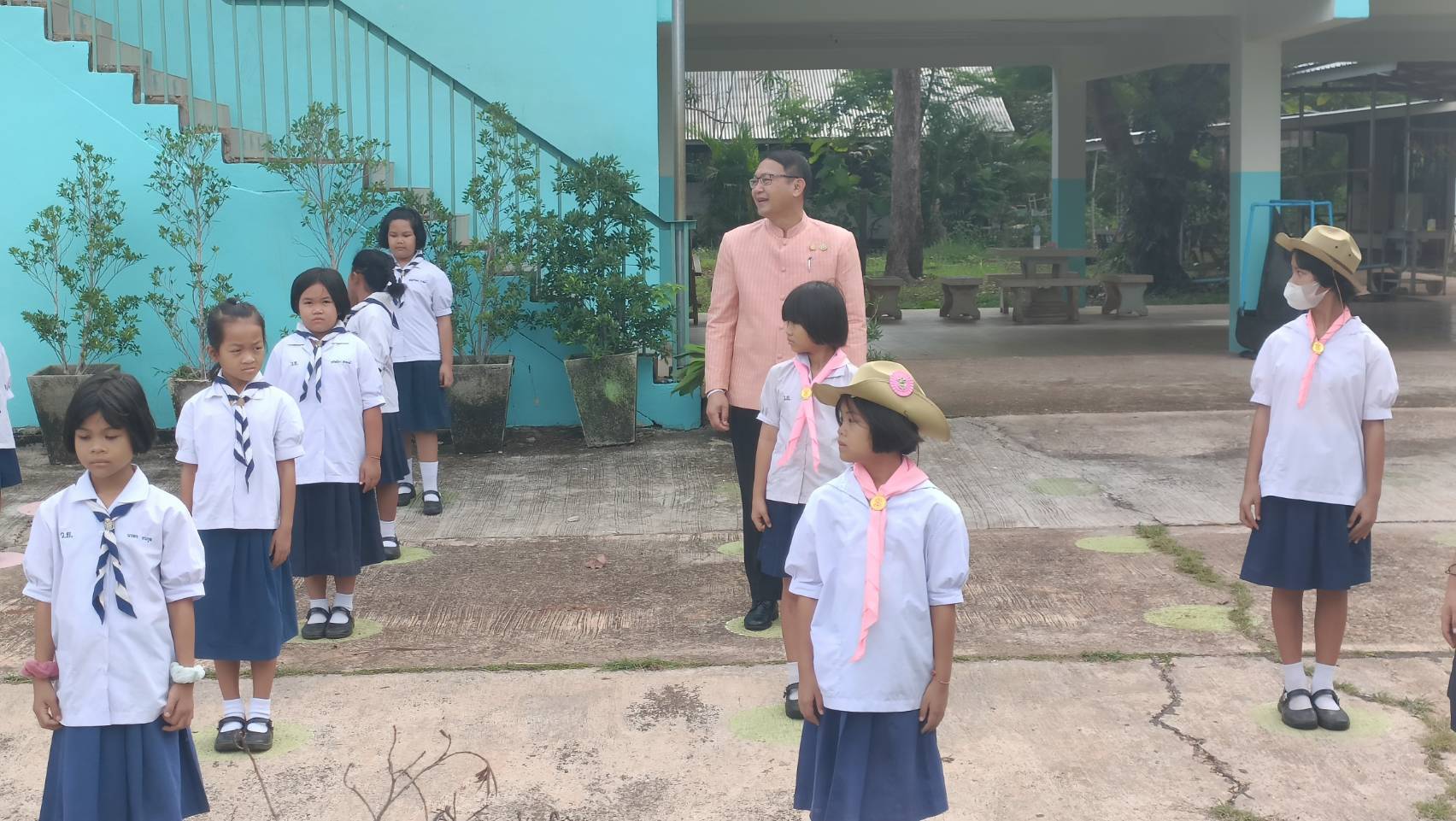 นครพนม ลงพื้นที่ตรวจเยี่ยมสถานศึกษา มุ่งสร้างมาตรฐานคุณภาพการศึกษาที่ดีขึ้น