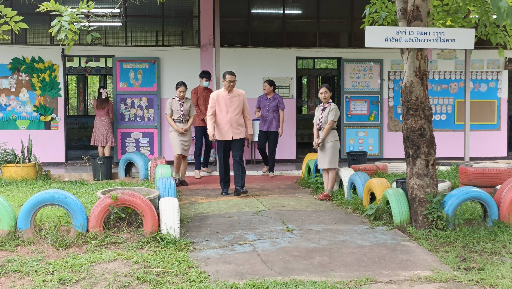 นครพนม ลงพื้นที่ตรวจเยี่ยมสถานศึกษา มุ่งสร้างมาตรฐานคุณภาพการศึกษาที่ดีขึ้น