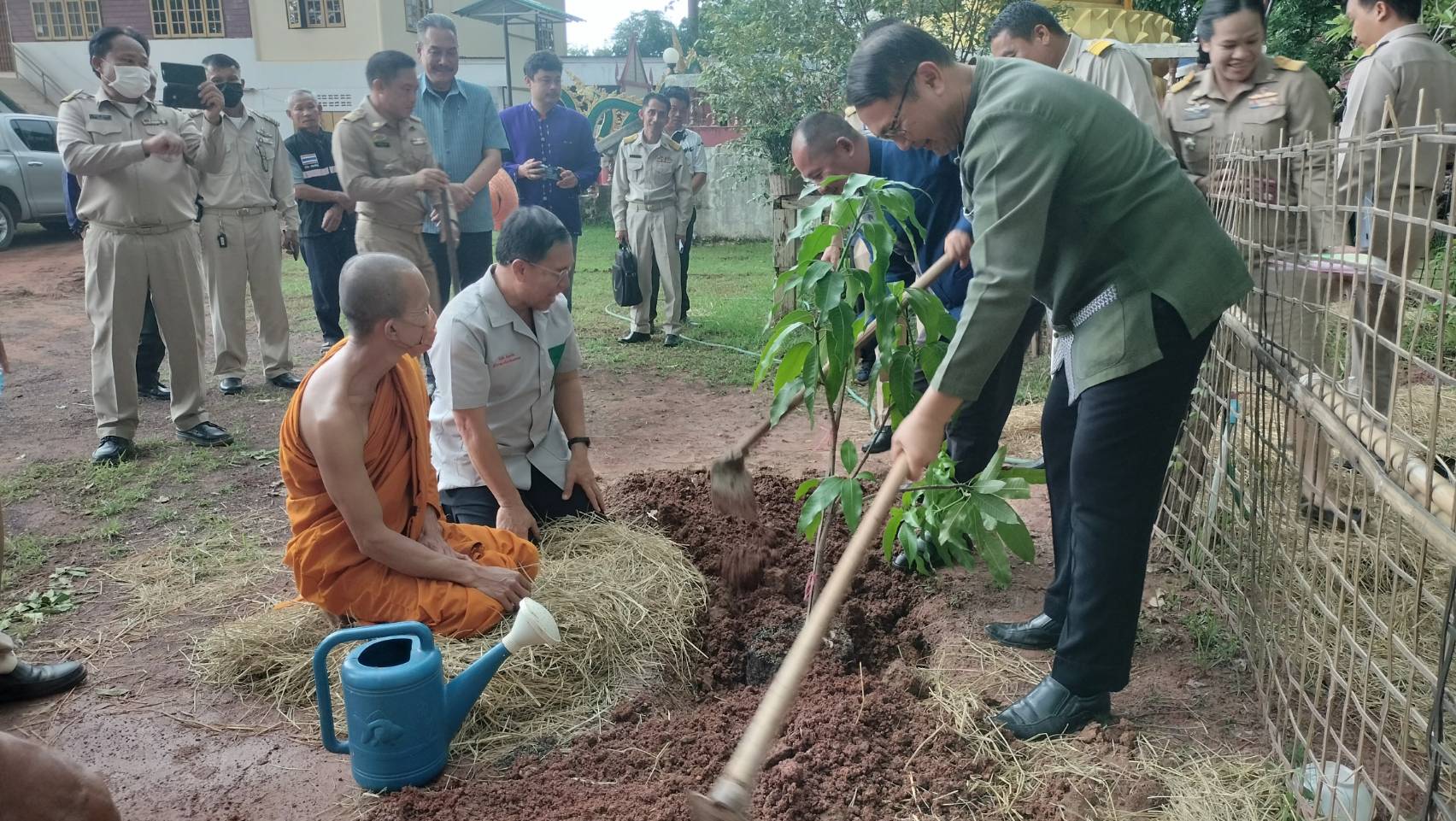ผู้ว่าฯ นครพนม ตรวจเยี่ยมการดำเนินโครงการหนึ่งตำบล หนึ่งหมู่บ้านยั่งยืน (Sustainable Village) อำเภอเรณูนคร