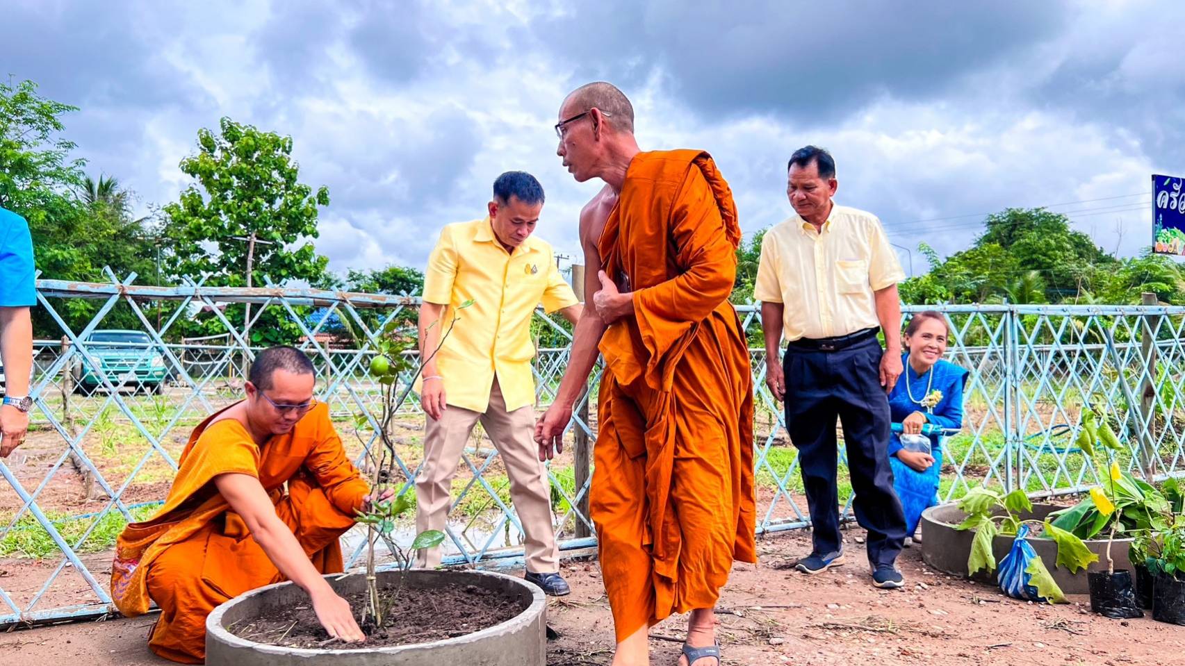นครพนม พร้อมใจจัดกิจกรรมจิตอาสาพัฒนาชุมชน วัด ประชา รัฐ สร้างสุข เนื่องในโอกาสฉลองพระชนมายุ 8 รอบ สมเด็จพระอริยวงศาคตญาณ สมเด็จพระสังฆราช สกลมหาสังฆปริณายก 26 มิถุนายน 2566 และการรณรงค์ป้องกันแก้ไขปัญหายาเสพติด เนื่องในวันต่อต้านยาเสพติดโลก 26 มิถุนายน 2566