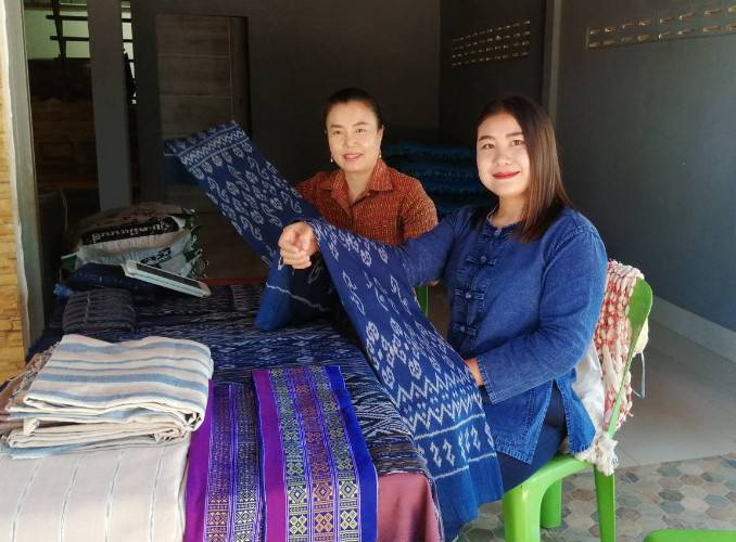 นครพนม เร่งส่งเสริมการทอผ้าลายพระราชทาน “ผ้าลายดอกรักราชกัญญา” และการนำลายพระราชทานไปต่อยอดงานหัตถกรรม