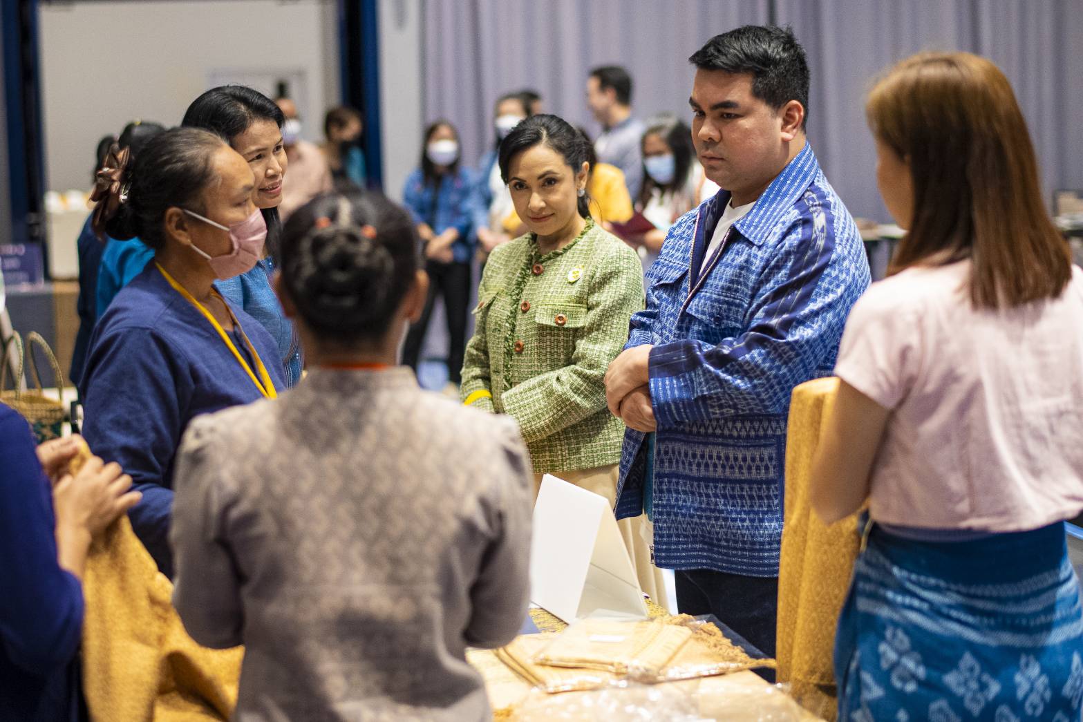 นครพนม ร่วมติวเข้ม พัฒนาศักยภาพผู้ผลิต ผู้ประกอบการ ประเภทผ้าและหัตถกรรม ภาคตะวันออกเฉียงเหนือ
