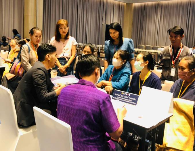 นครพนม ร่วมติวเข้ม พัฒนาศักยภาพผู้ผลิต ผู้ประกอบการ ประเภทผ้าและหัตถกรรม ภาคตะวันออกเฉียงเหนือ