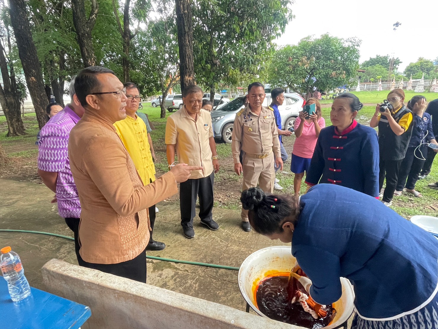 นครพนม เร่งเสริมทัพสนับสนุนการทอผ้าลายพระราชทาน “ผ้าลายดอกรักราชกัญญา” และติดตามการสมัครประกวดผ้าลายพระราชทาน “ผ้าลายดอกรักราชกัญญา”