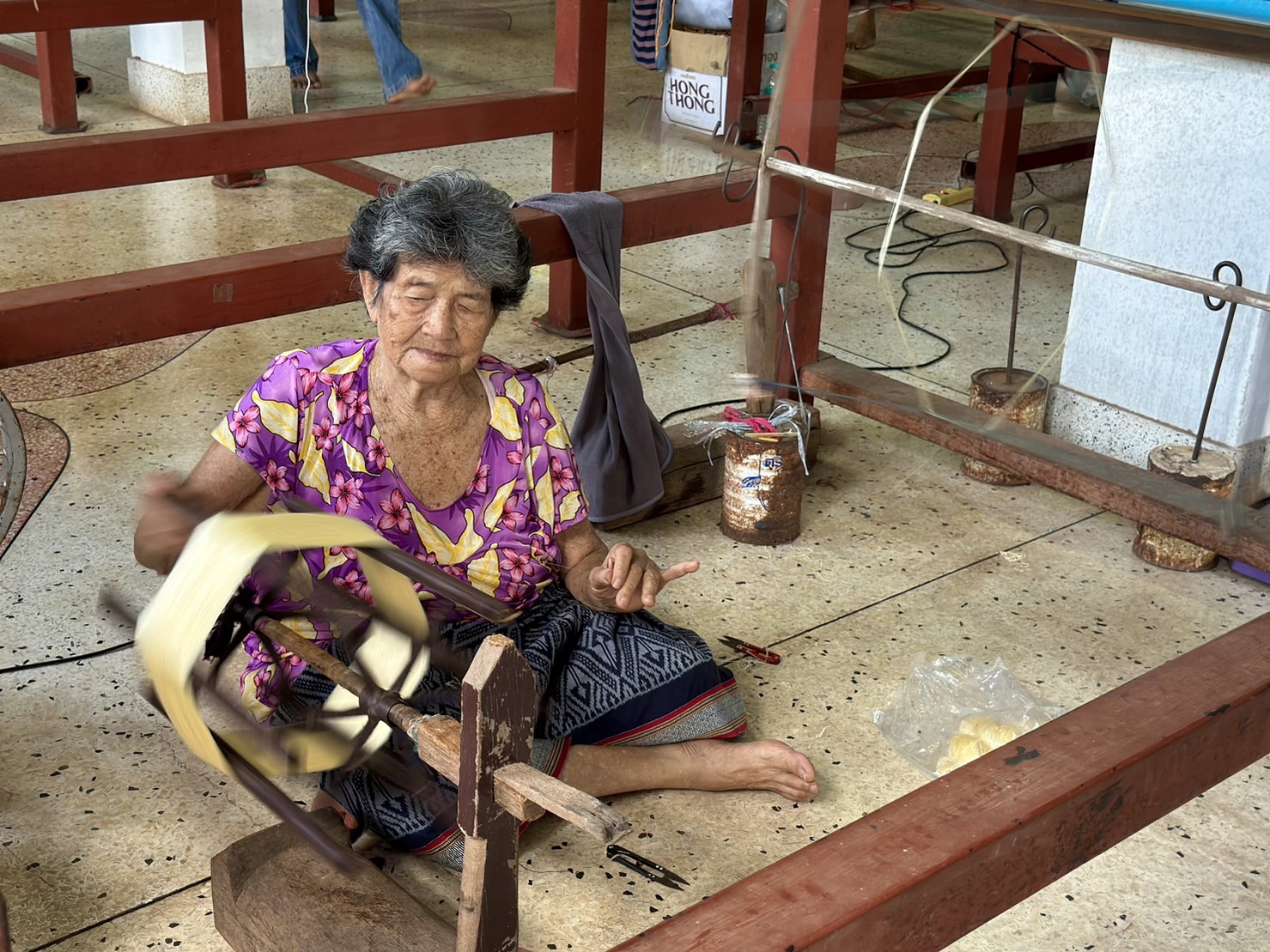 พช.นครพนม เร่งเสริมทัพสนับสนุนการทอผ้าลายพระราชทาน “ผ้าลายดอกรักราชกัญญา” และติดตามการสมัครประกวดผ้าลายพระราชทาน “ผ้าลายดอกรักราชกัญญา”