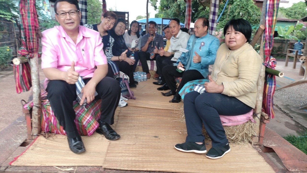 พช.นครพนม ตรวจเยี่ยมกิจกรรม “ทางนี้มีผล ผู้คนรักกัน” และ “ซอยนี้มีรัก ปลูกผักแบ่งปัน”