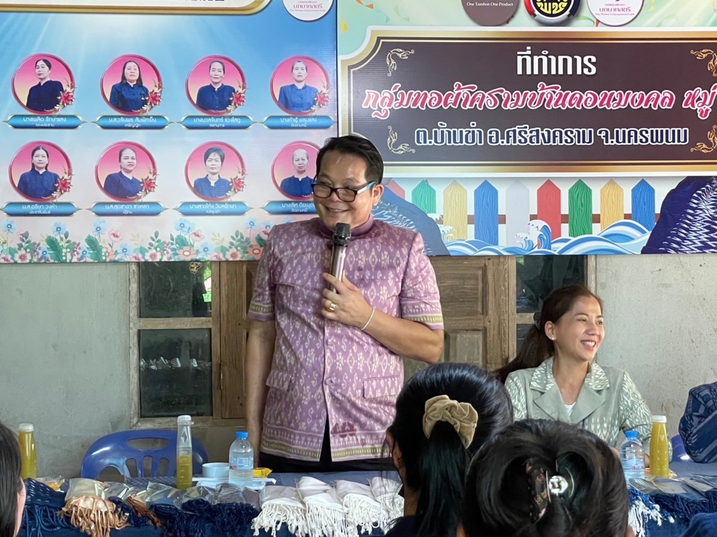 นครพนม เร่งเสริมทัพสนับสนุนการทอผ้าลายพระราชทาน “ผ้าลายดอกรักราชกัญญา” และติดตามการสมัครประกวดผ้าลายพระราชทาน “ผ้าลายดอกรักราชกัญญา”